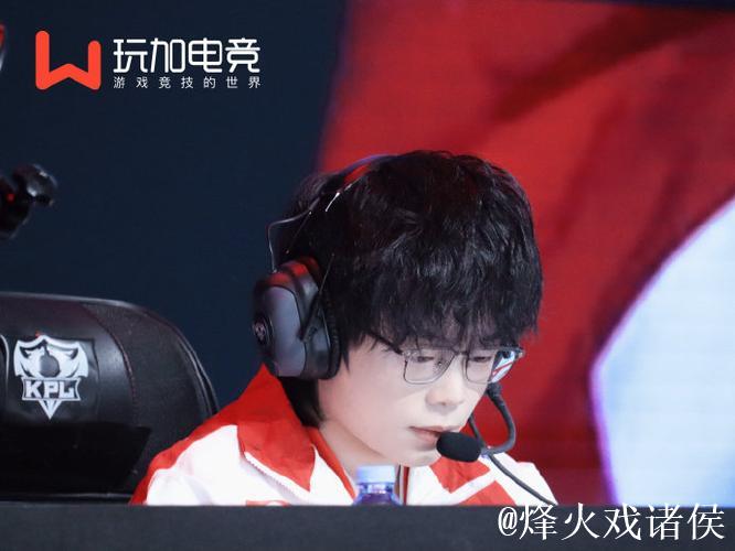 成都AG超玩会官宣AG钟意正式加入